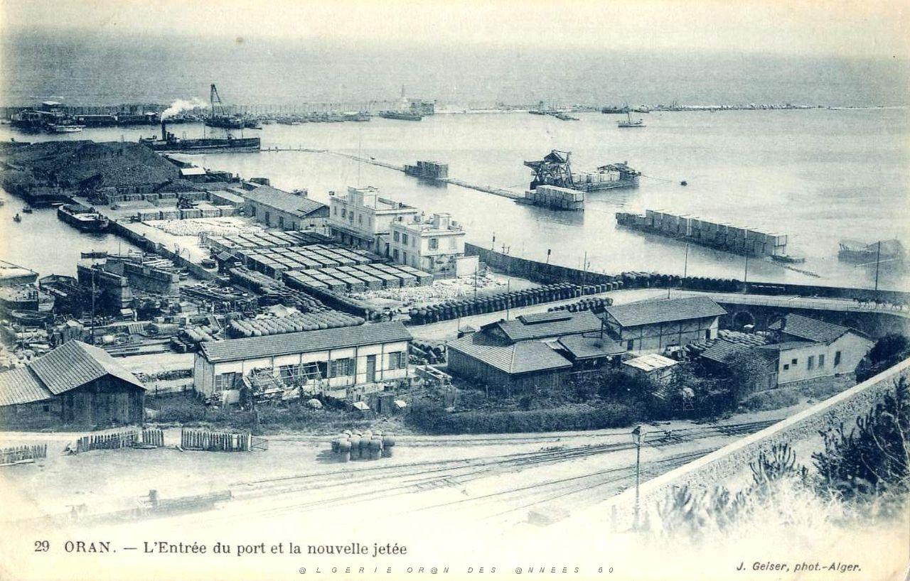 Oran- 107- travail sur les quais.jpg